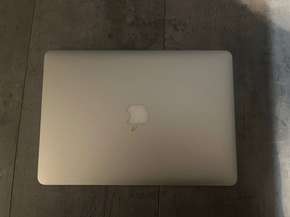 MacBook Air 13” Early 2015 / i5 / 8GB RAM / 128GB SSD + ładowarka