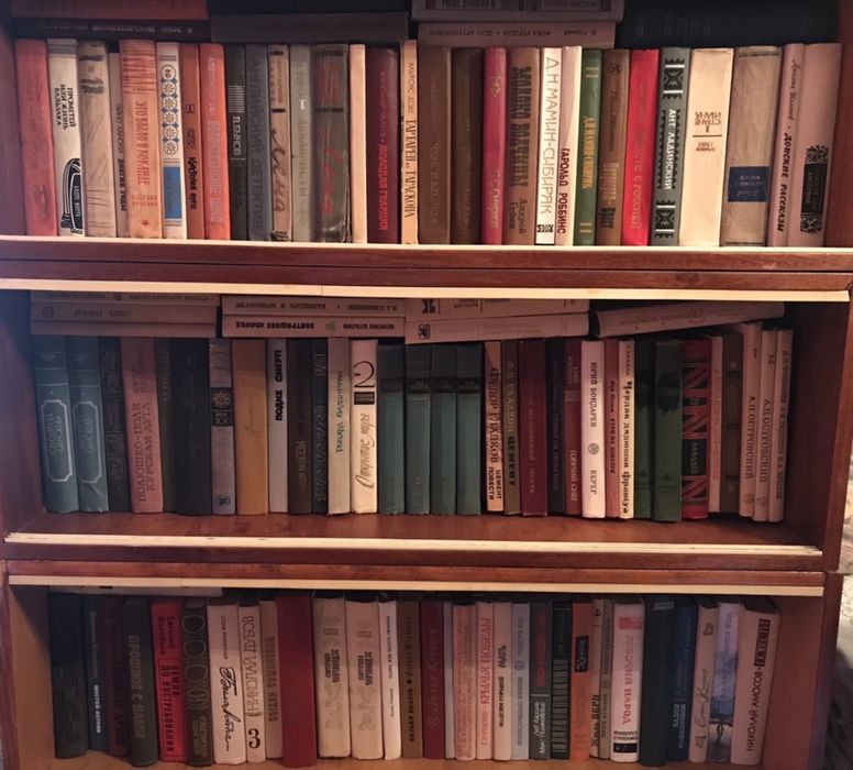 КНИГИ 856 шт.+ полиці зі склом 6 шт.