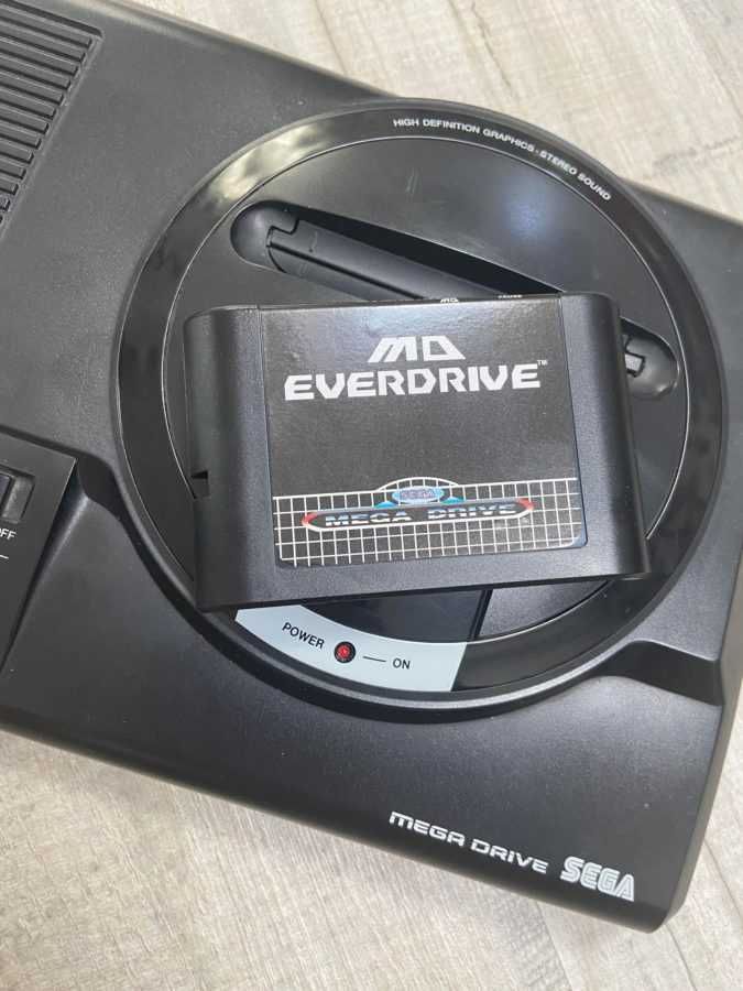 Sega Mega Drive com cartucho Everdrive 128gb