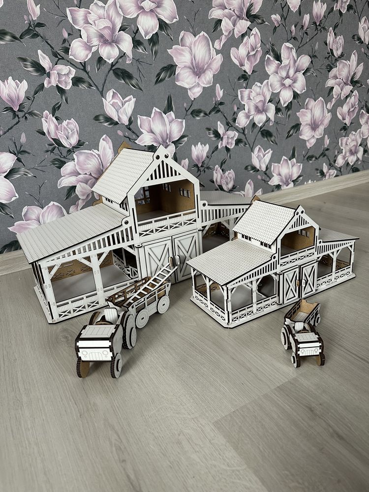Подарунок дитині — конюшня для коней Schleich, загін, дерев’яна стайня