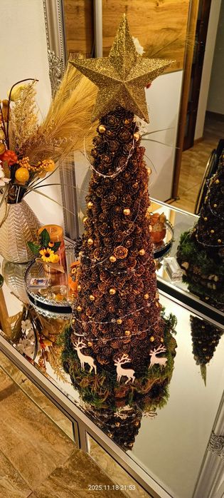 Choinka z prawdziwych szyszek