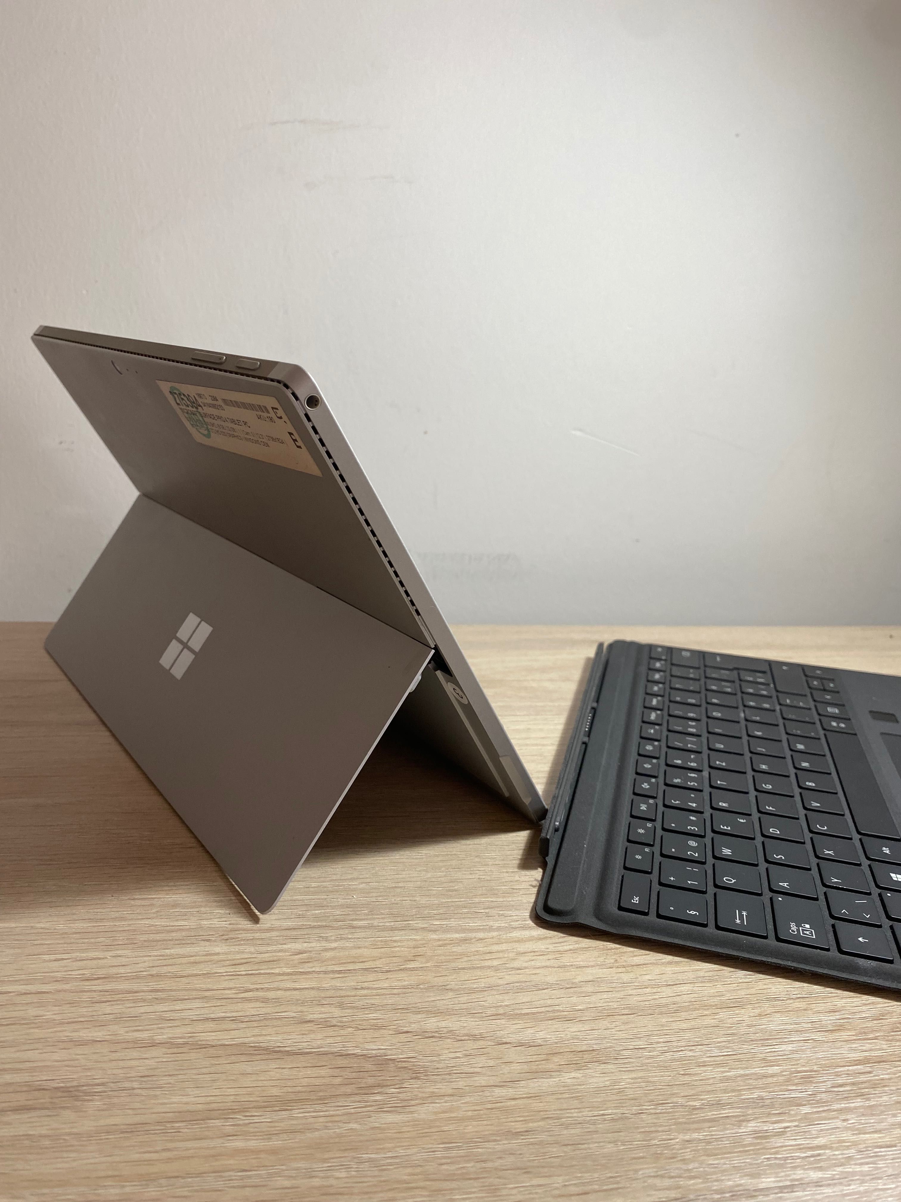 Microsoft Surface Pro 4 (Tablet/PC)