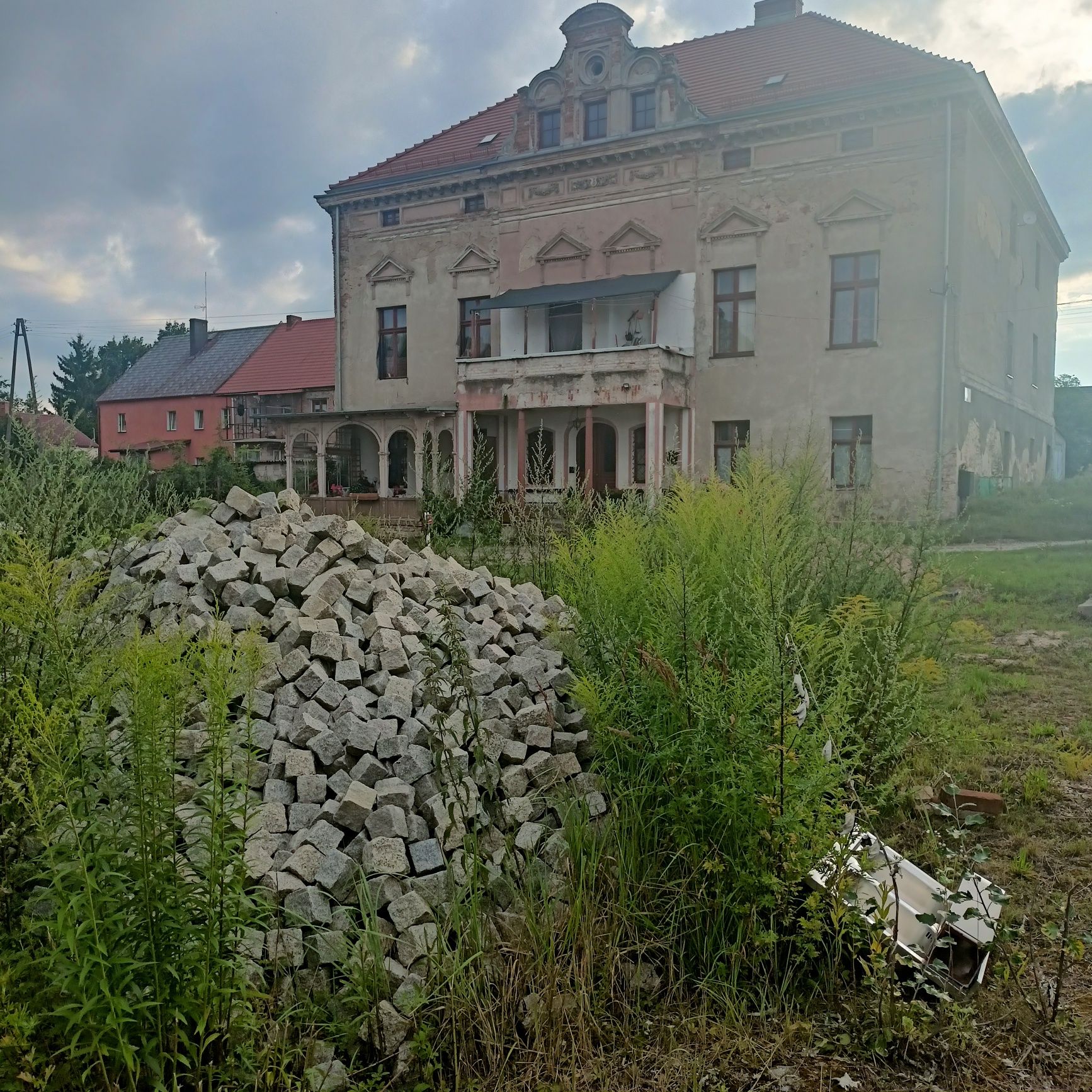 Sprzedam łupaną kostkę granitową szarą wymiar: ok 10x10x10cm