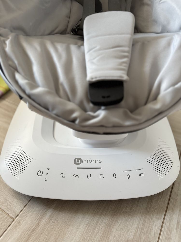 Крісло-гойдалка 4Moms MamaRoo 5.0 Gray Classic