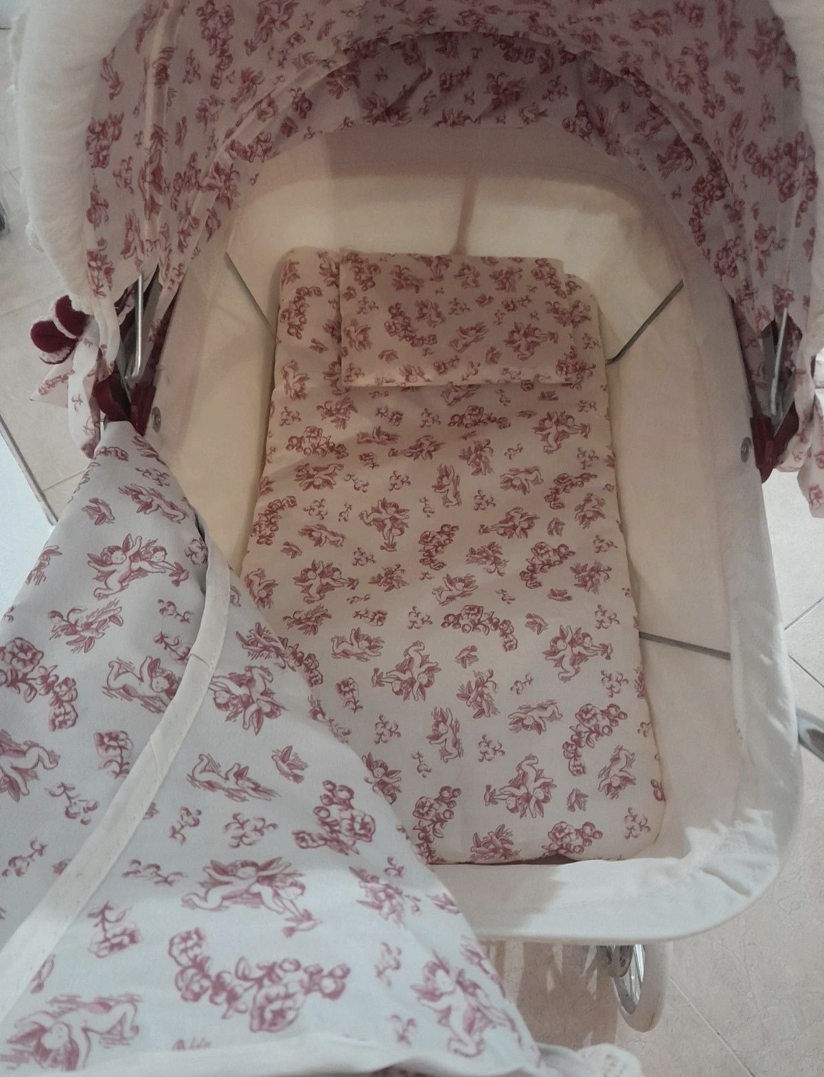 Carrinho de bebés de brincar