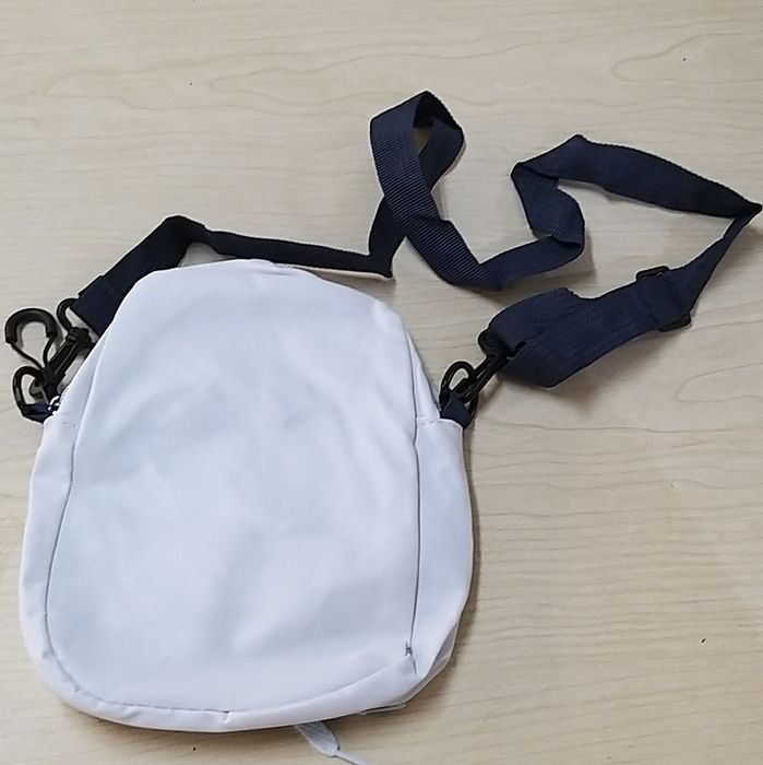 Mala a tiracolo ténis.