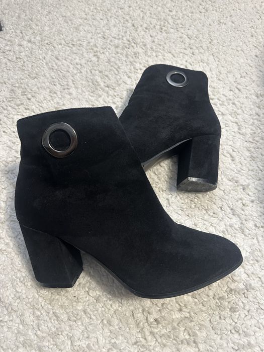 Черевики на каблуку