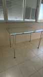 Mesa tampo de vidro, pés cromados