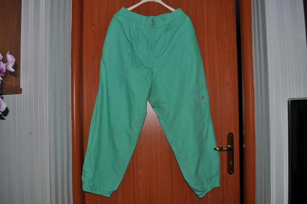 Spodnie dam. zielone r. 40, 3 zapinane kieszonki, guma w pasie, zamek.
