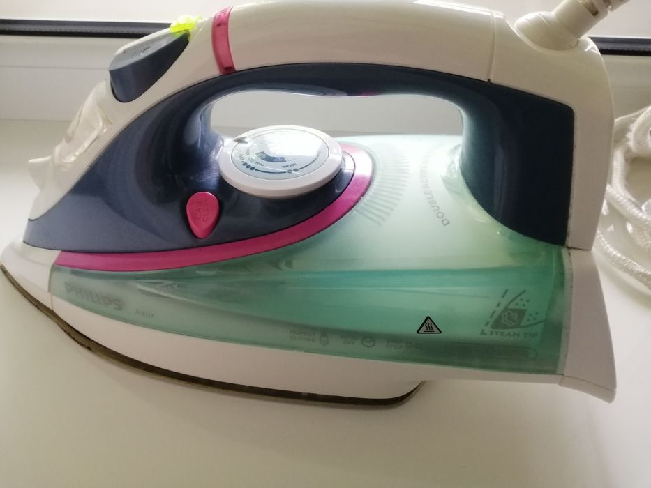 Праска Утюг PHILIPS  GC 4800 series у робочому стані