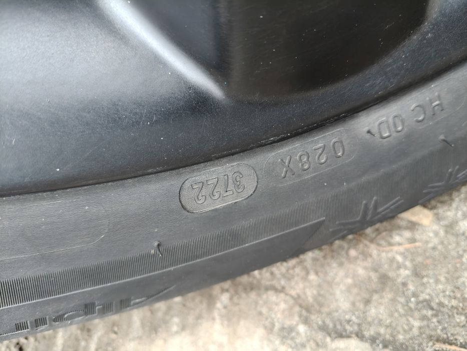 Продам диски Toyota R16 з гумою Michelin 215 65 зима