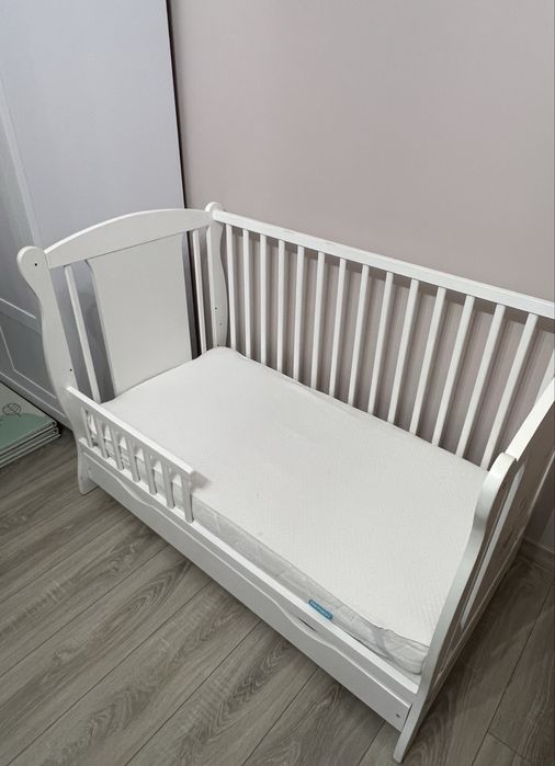 Drewniane łóżeczko/tapczan z szufladą MIKI białe 120x60cm