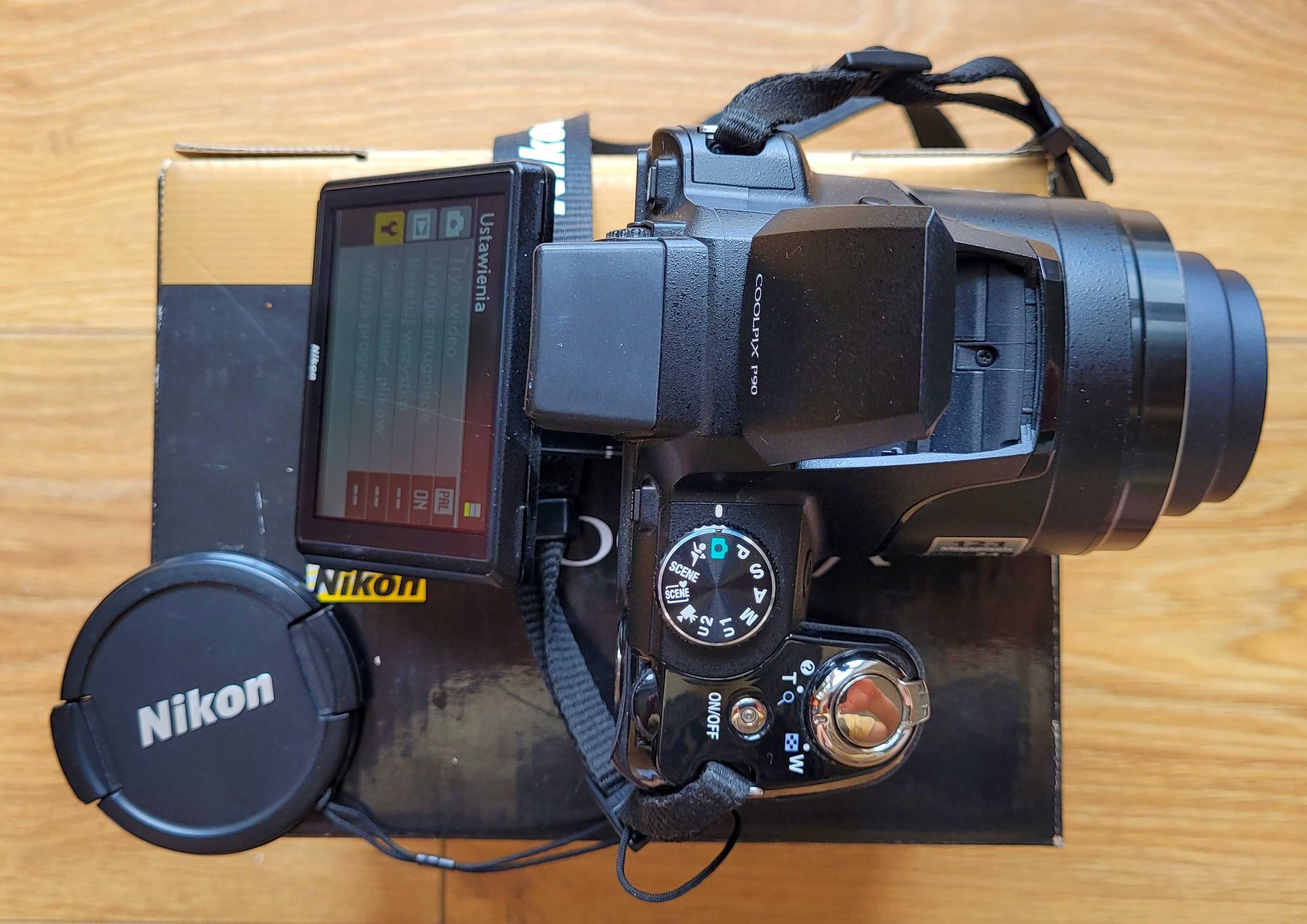 Nikon Coolpix P90 - Aparat cyfrowy 24x zoom, 12.1 Mpix, CCD, live view