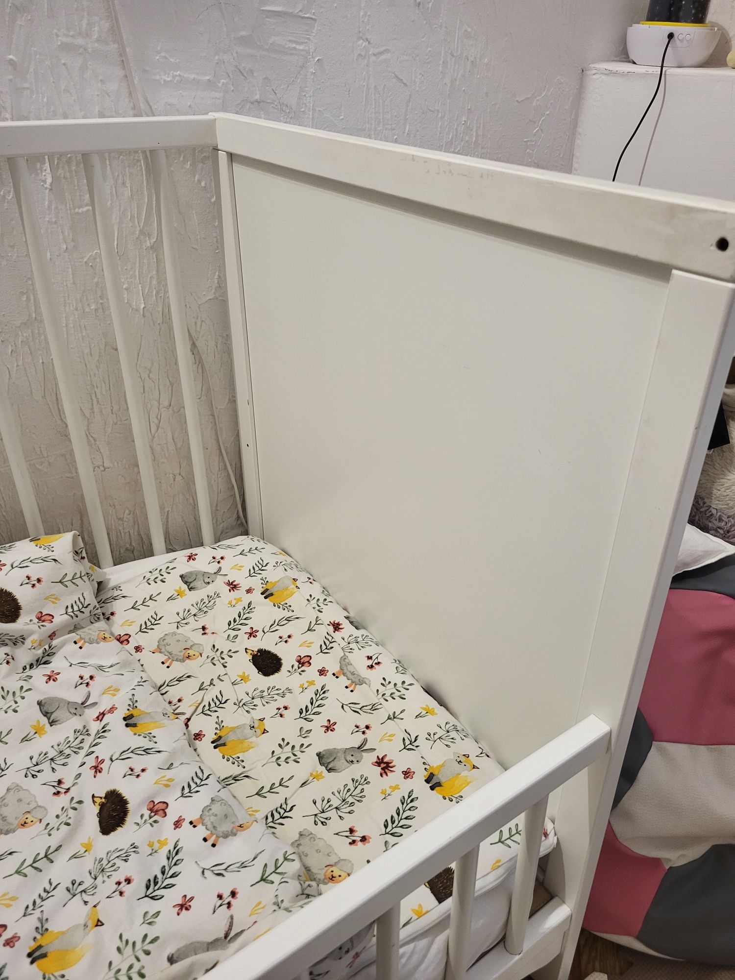 Łóżeczko z niską barierką