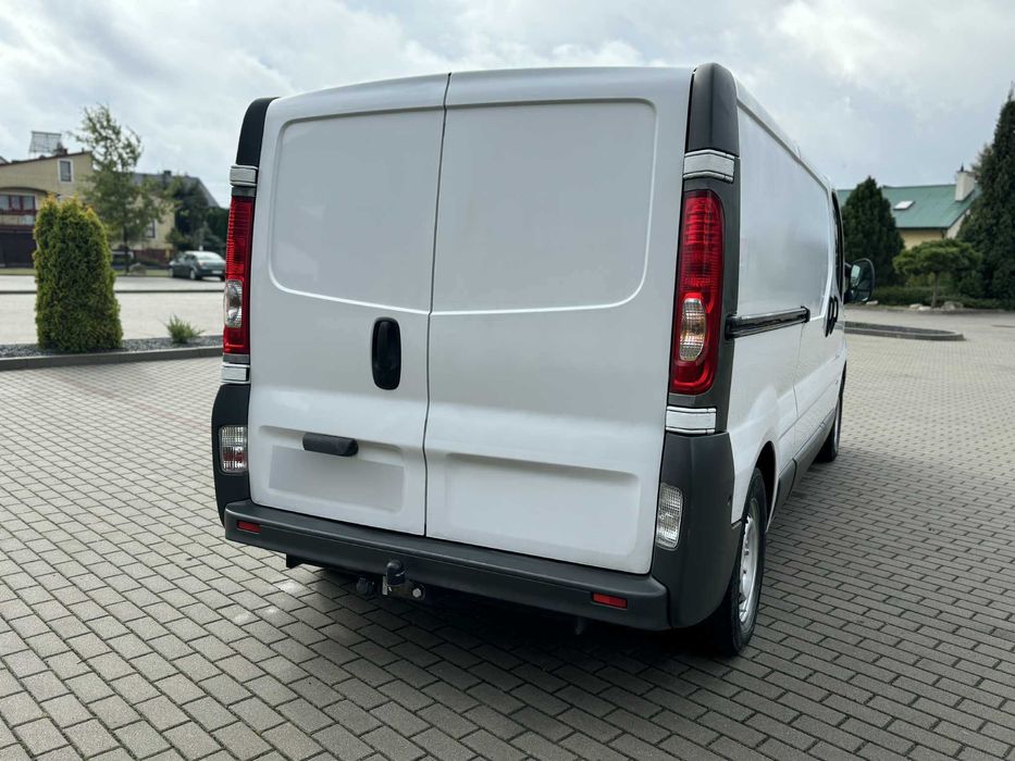 Renault Trafic 2.5 DCi Lift LONG Klima 2x Drzwi Przesuwne Hak (vivaro)