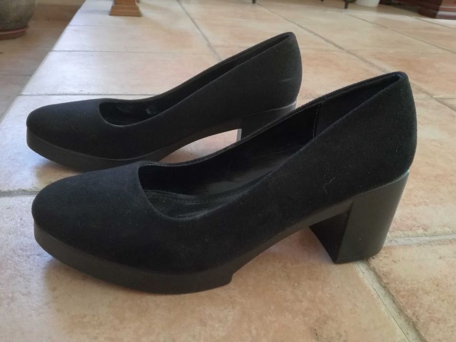 Sapatos pretos camurça Clowse