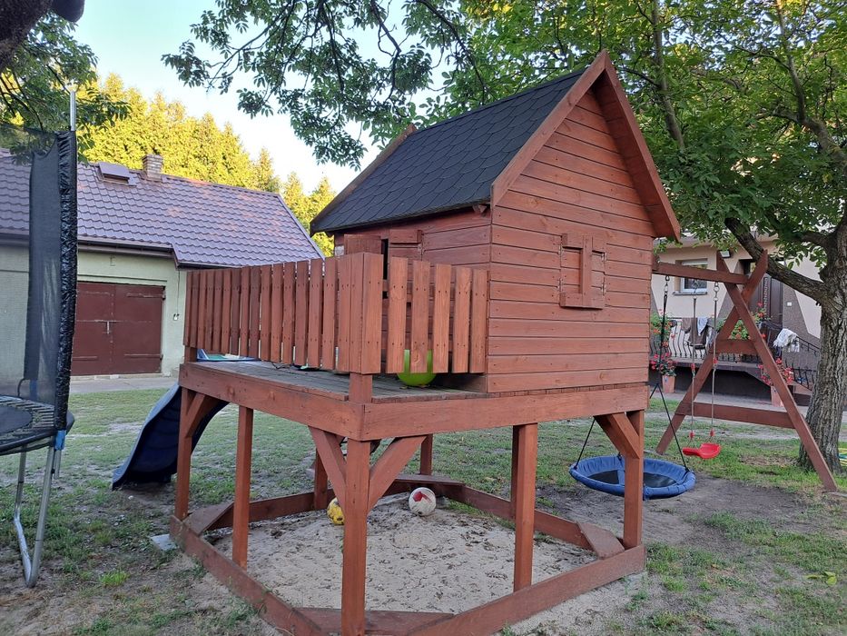 Domek dla dzieci, zjeżdżalnia