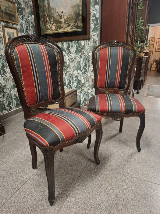 Par de Cadeiras Estilo Luís XV. Oferecemos a entrega na zona de Lisboa