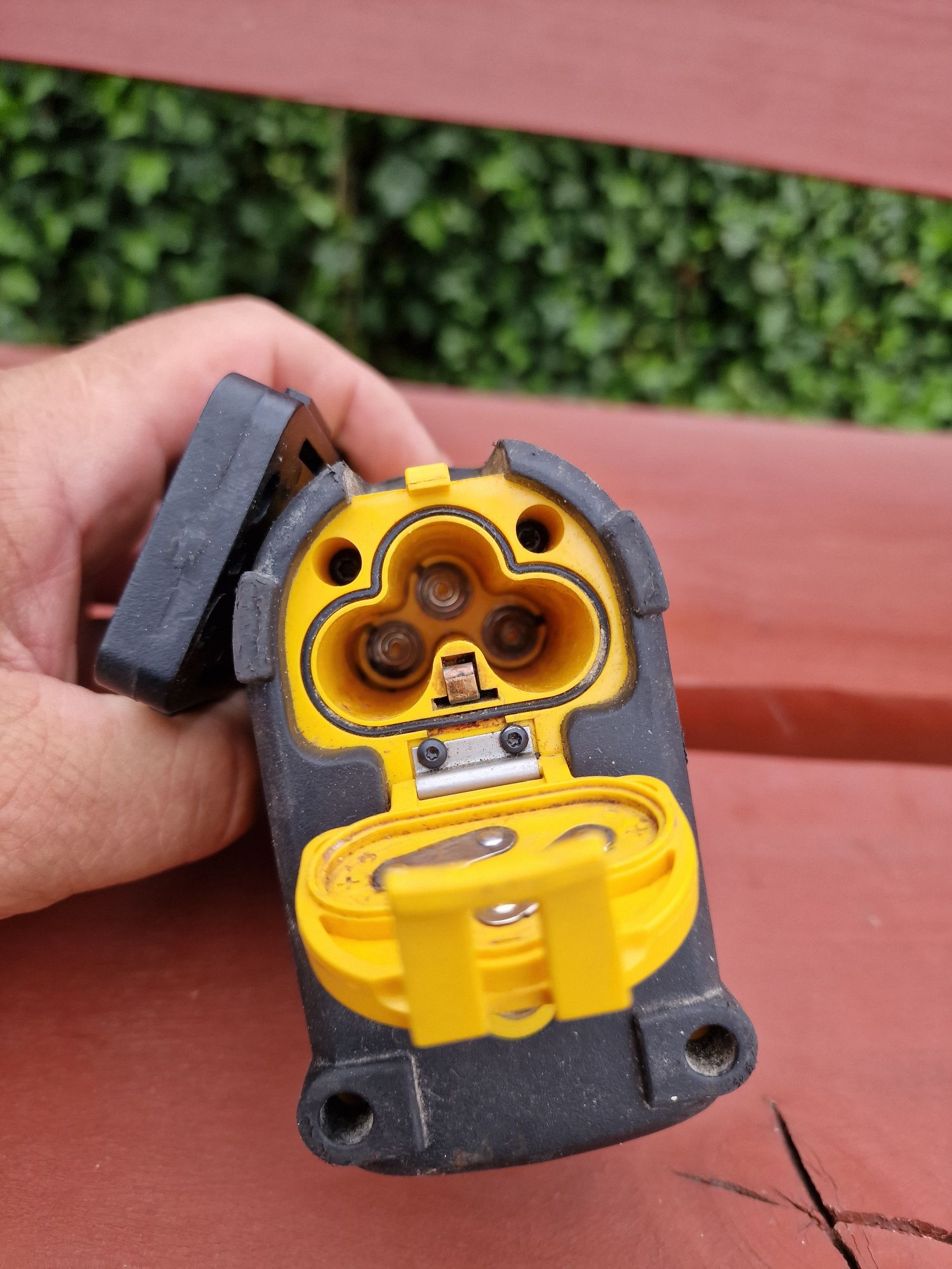 Dewalt poziomnica krzyżowa uszkodzona