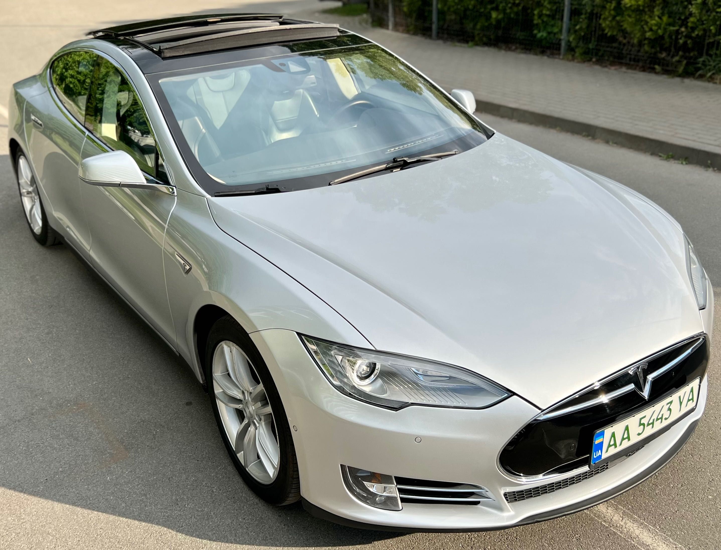 Tesla Model S 85D dual motor 417к.с. AWD