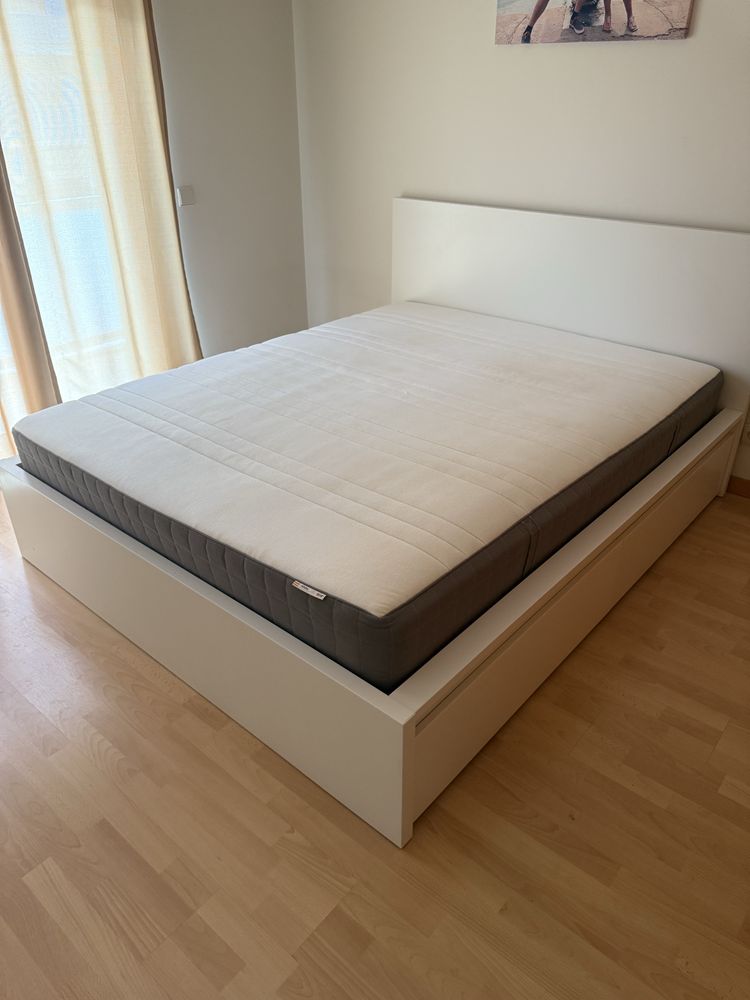 Cama c/ 4 Gavetões + Colchão Ikea