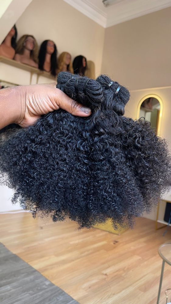 Cabelo cacheado humano natural