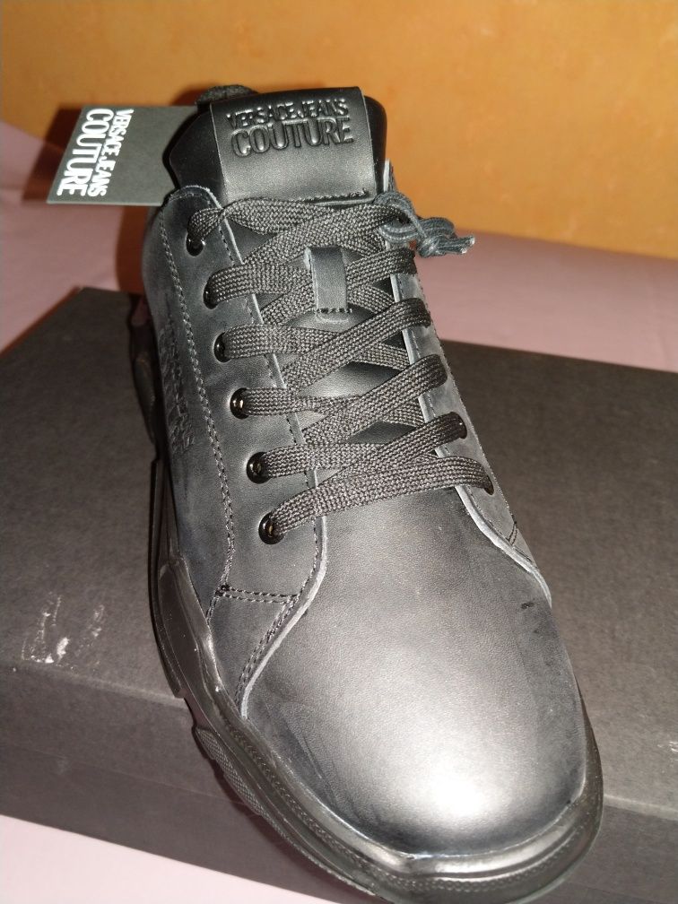 Wyprzedaż sneakersy męskie Versace Jeans Couture.