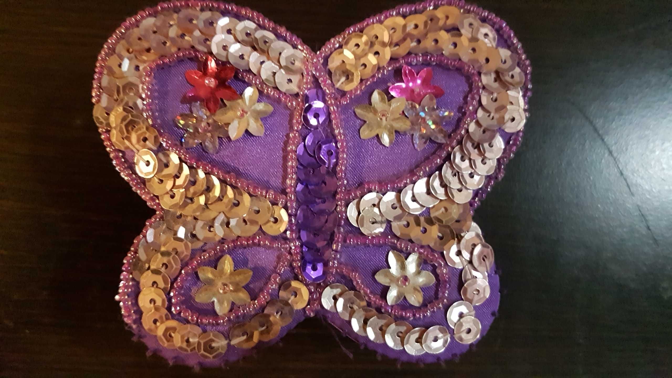 Szkatułka / pudełko motyl z cekinami na biżuterię