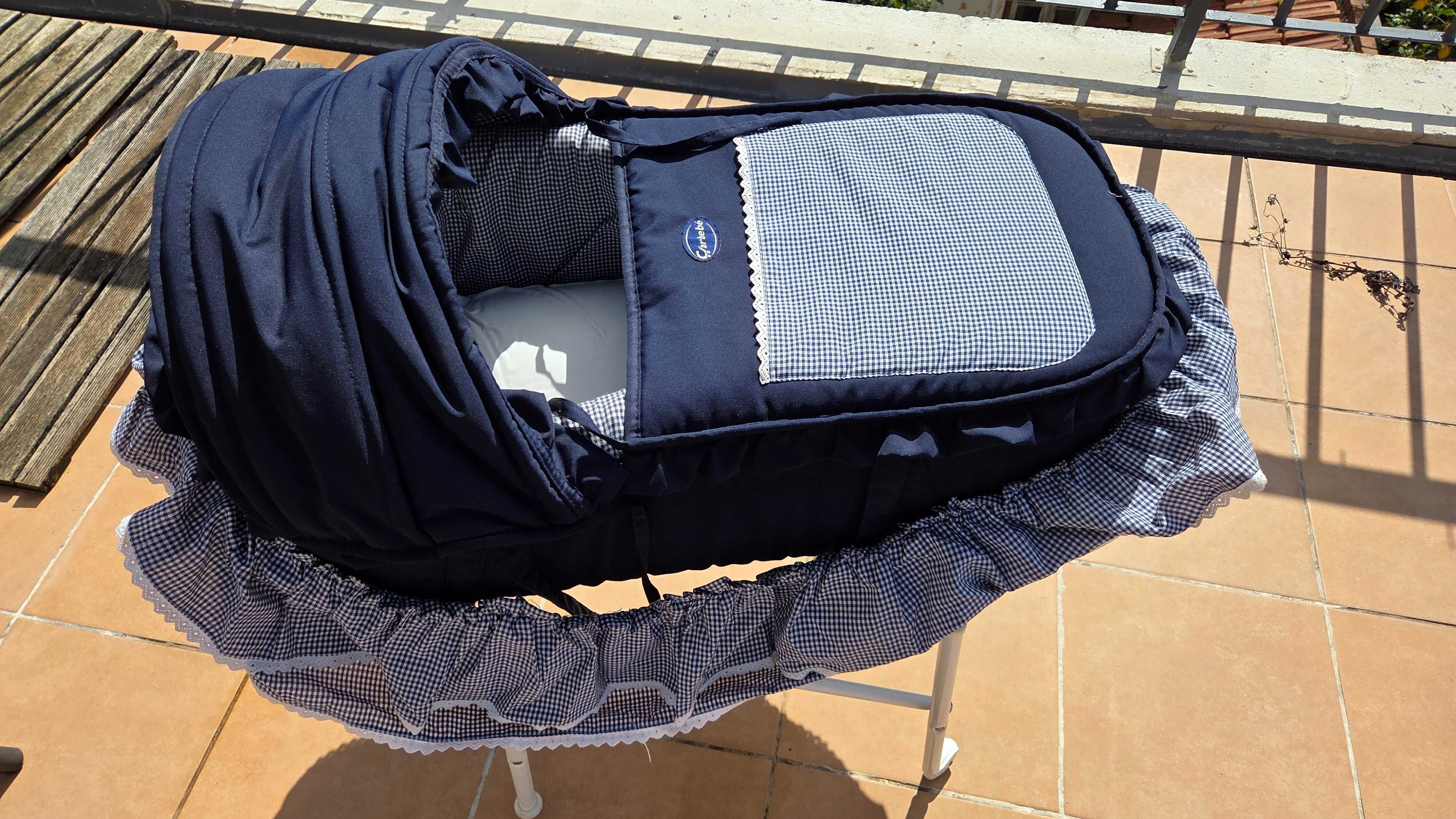 Alcofa com suporte para bebé