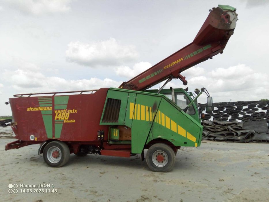 Wóz paszowy samojezdny strautmann verti mix 1400 double