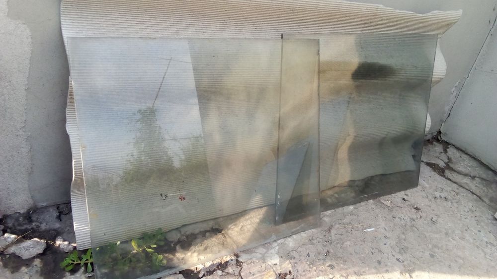 Стекло 5мм 46*40см .