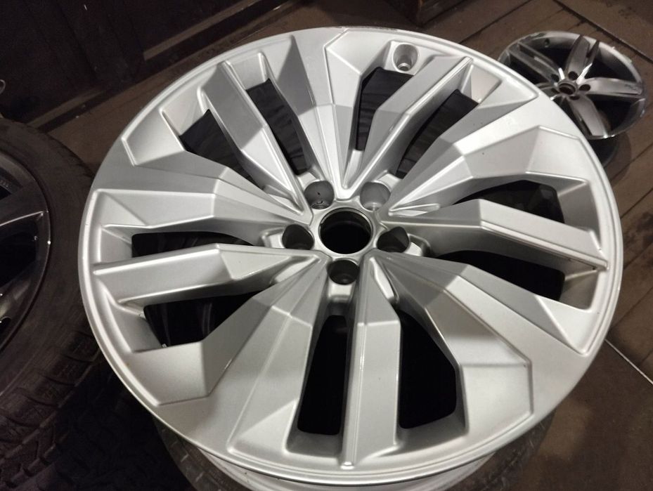 FELGA AUDI E TRON E-TRON 4KE601025 P 9J X 20 ET 20 5X112 1SZT