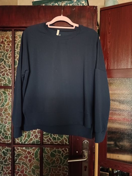 Granatowa bluza a' La Lewandowski