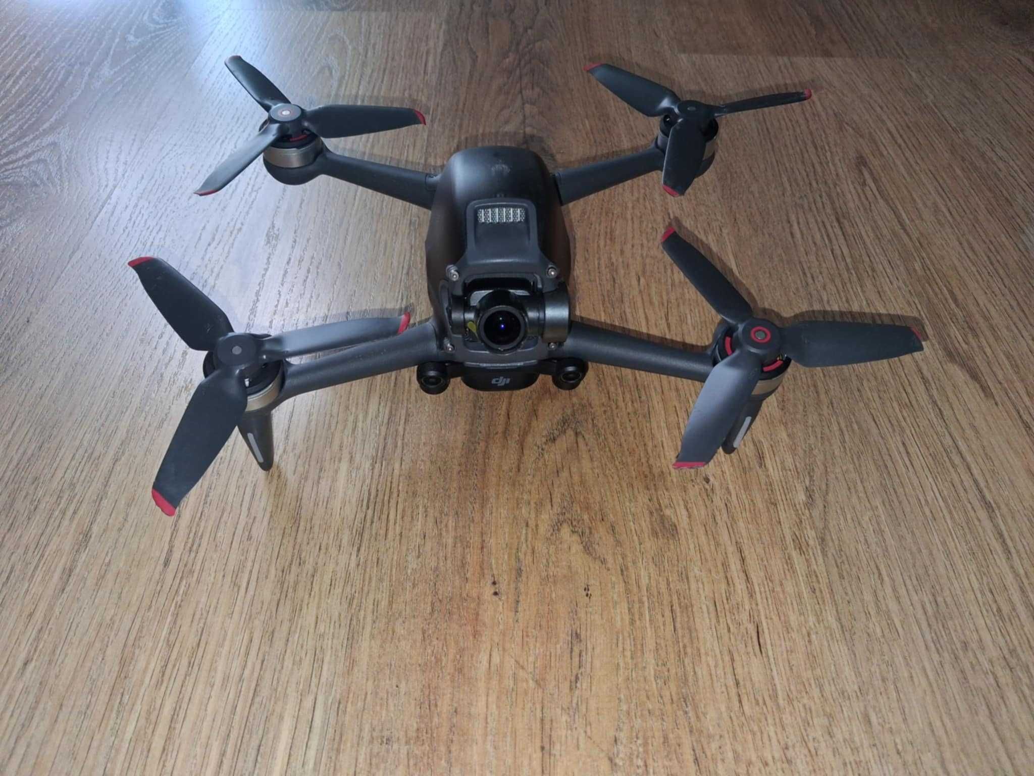 Dron DJI FPV z baterią i ładowarką