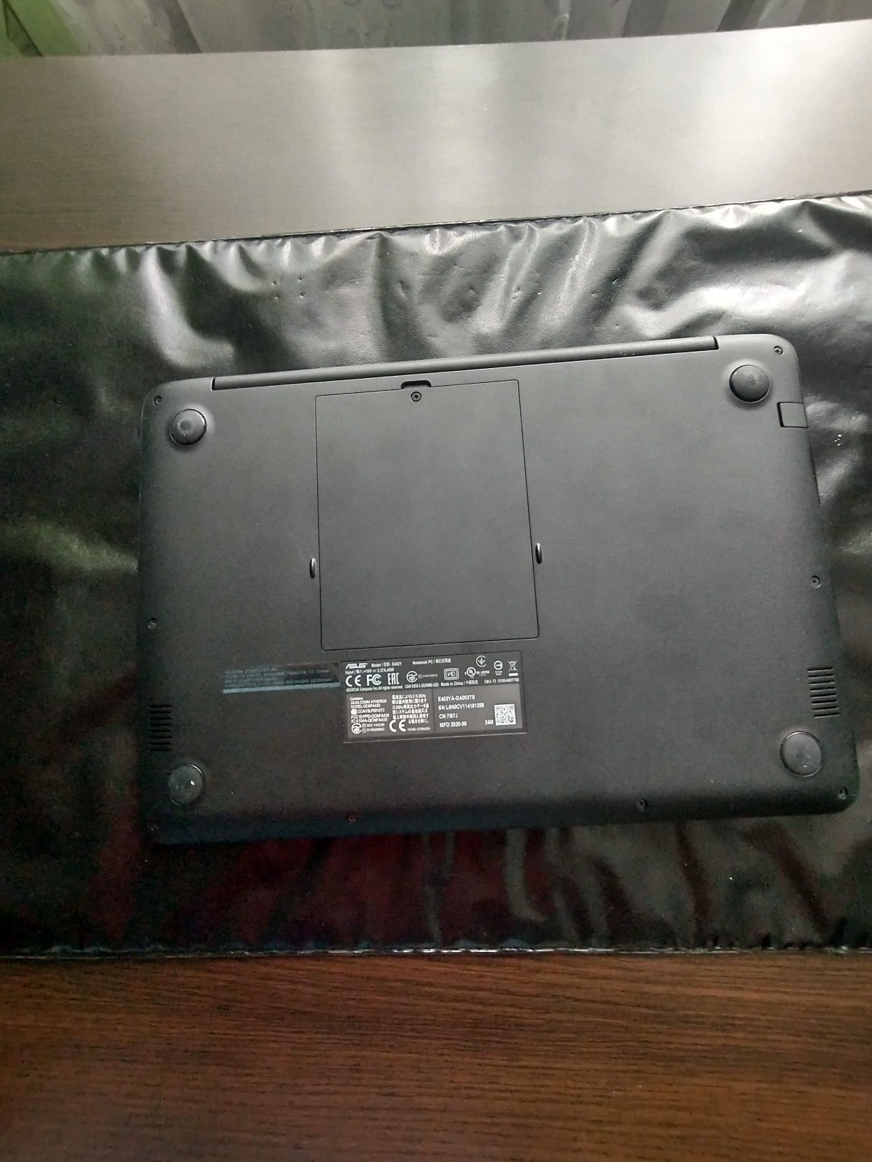 Notebook Asus E402Y