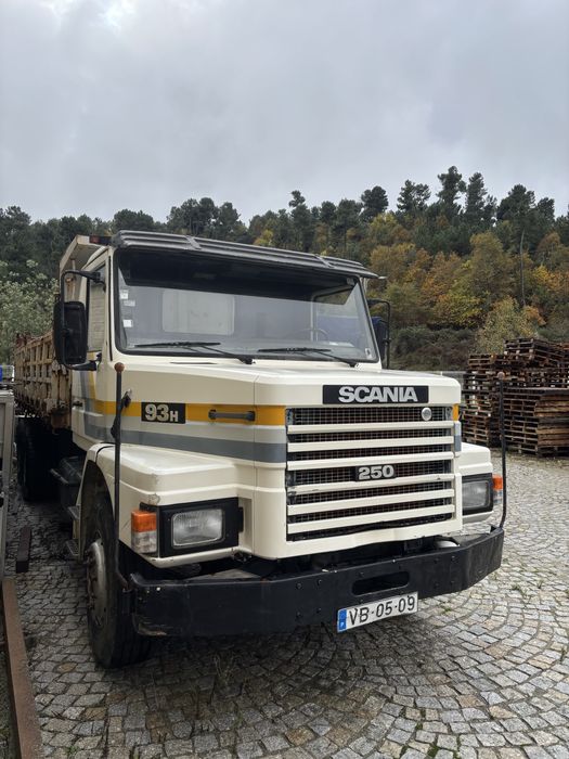 Scania 93H tribasculante