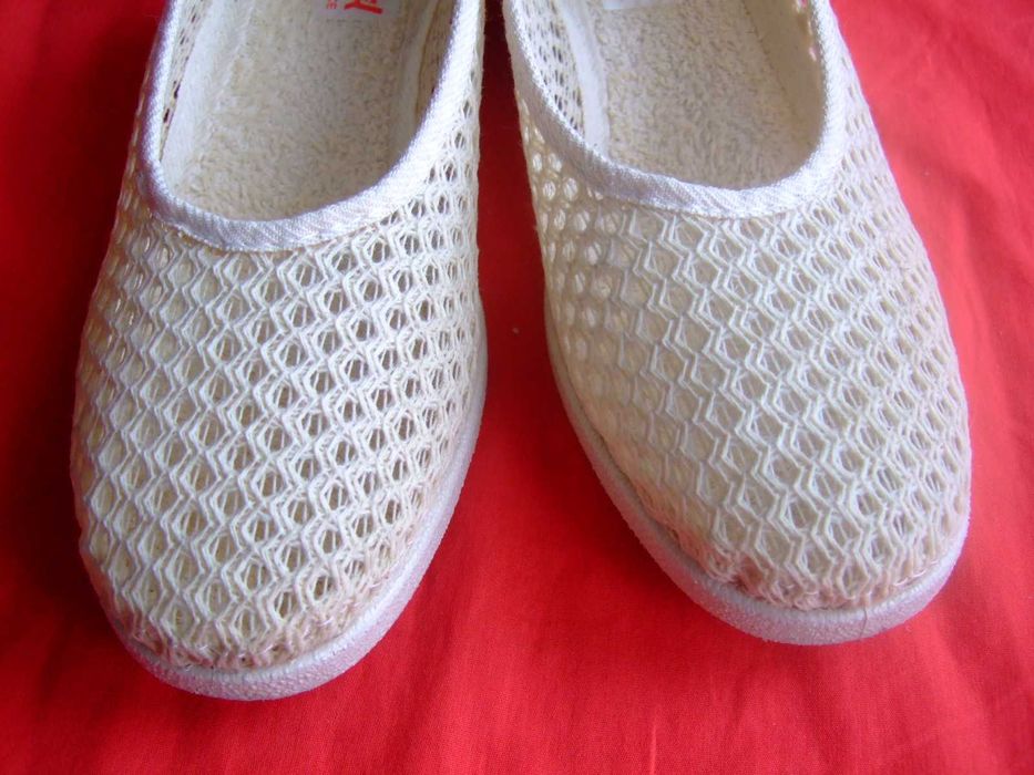 Buty espadryle damskie elastyczne  rozmiar 36-37 (4) dł. wkładki 23 cm