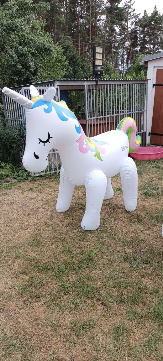 Dmuchany Jednorożec Ze Zraszczem Playground 204 cm