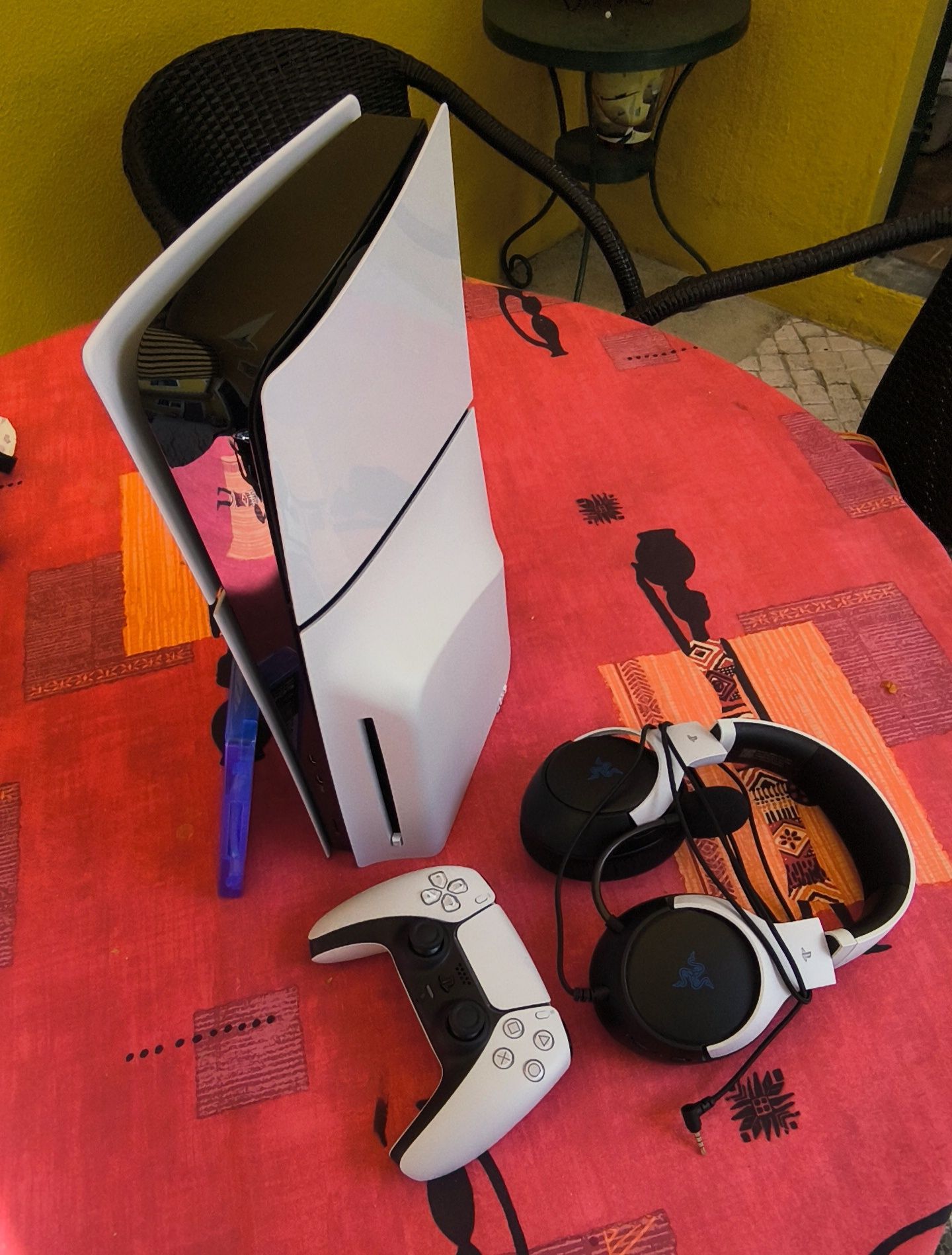 PlayStation 5 Slim 1 TB, comando, jogo e headset como novo, usado 1 ve