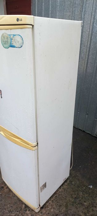 Продам Холодильник LG