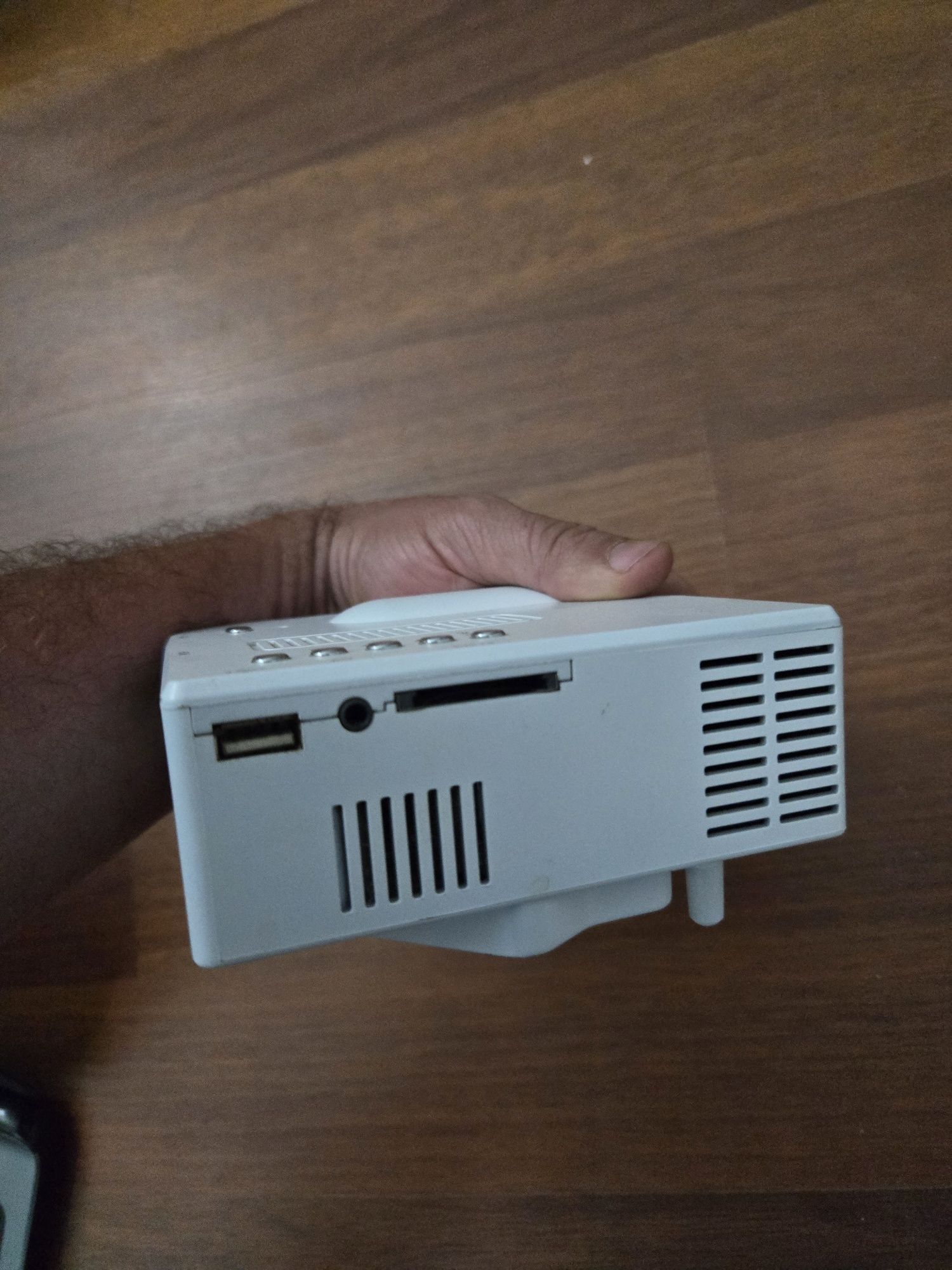 Mini Projector led semi novo