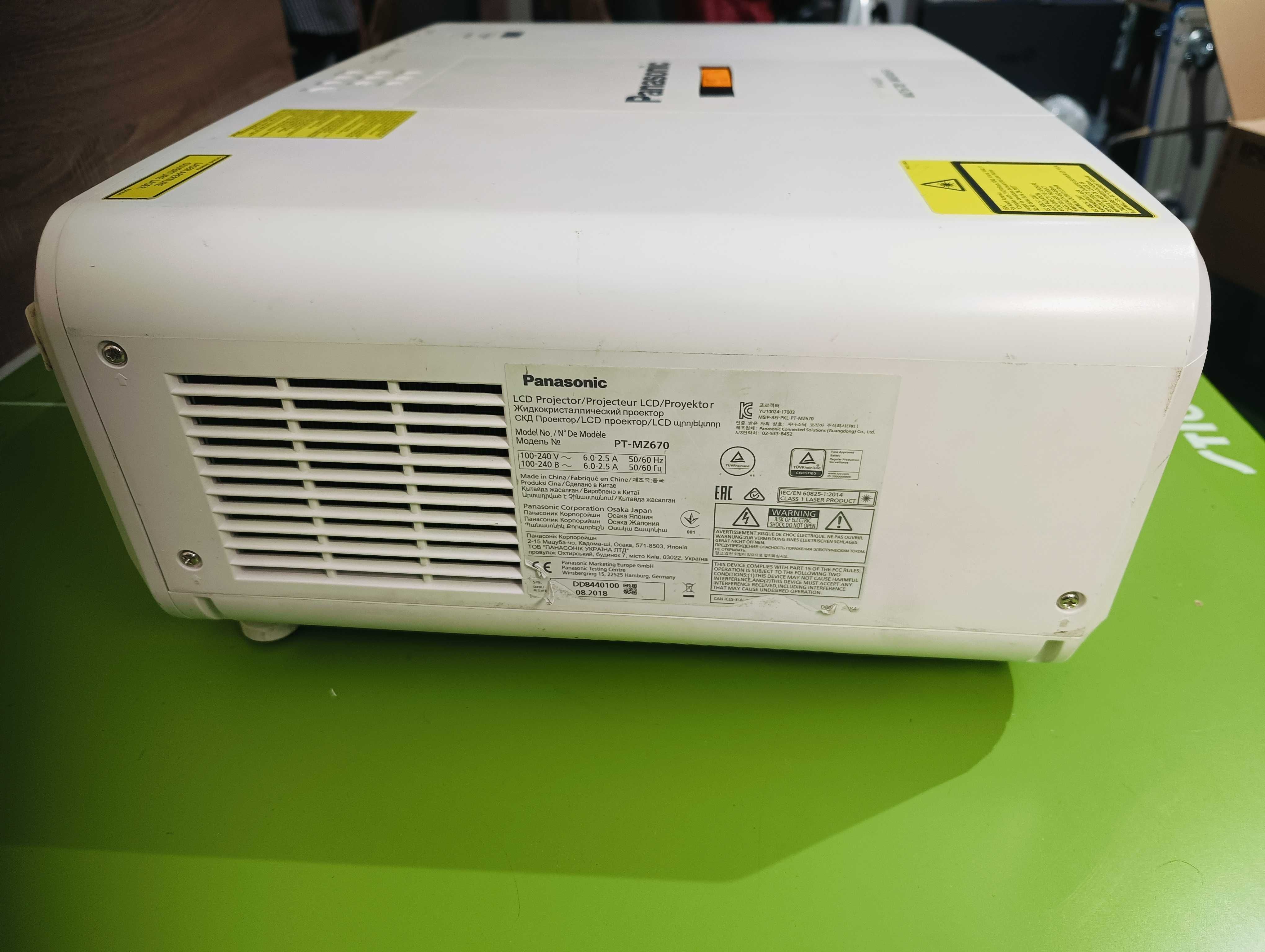 projektor Panasonic PT-MZ670 i Epson EB 1755U + optyka nierozpakowane
