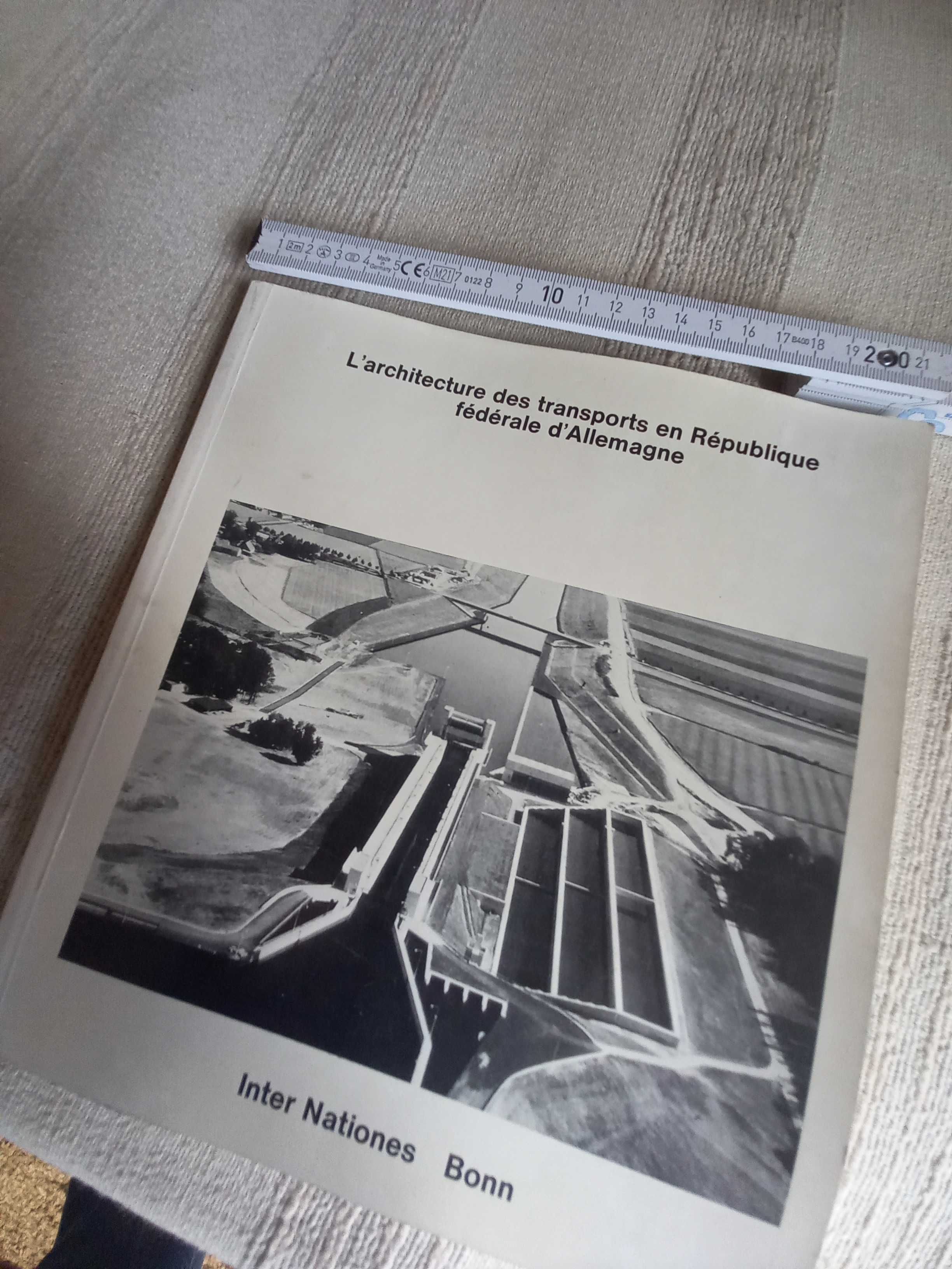Livro em francês sobre arquitetura de transportes na Alemanha