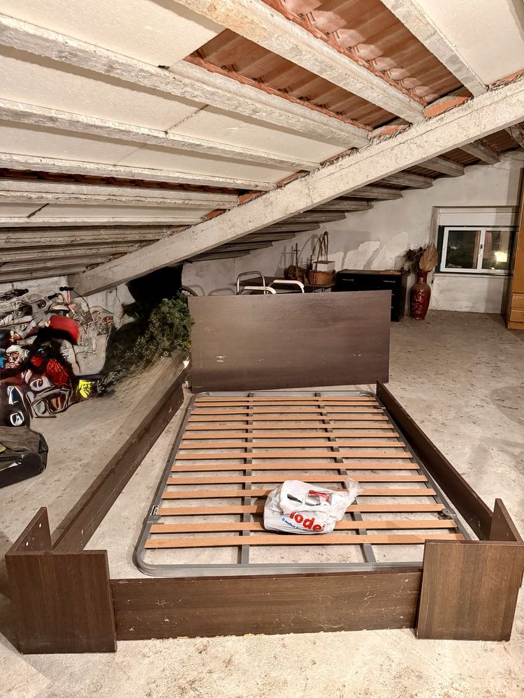 Cama de casal- madeira