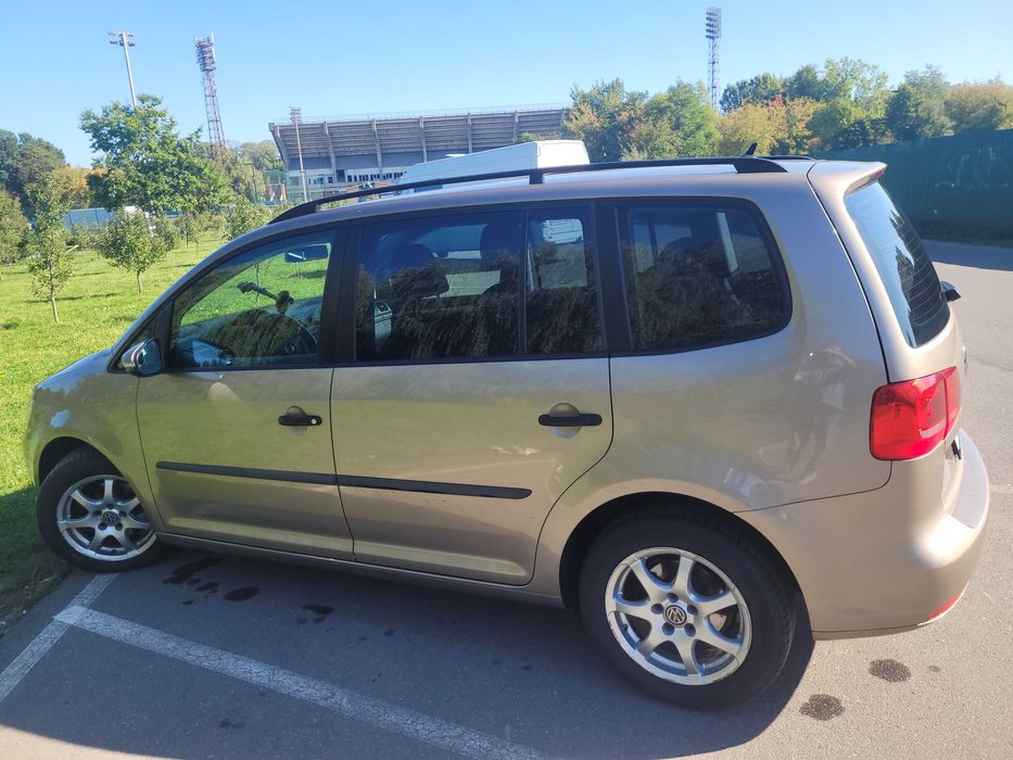 продаю власний автомобіль VW TOURAN