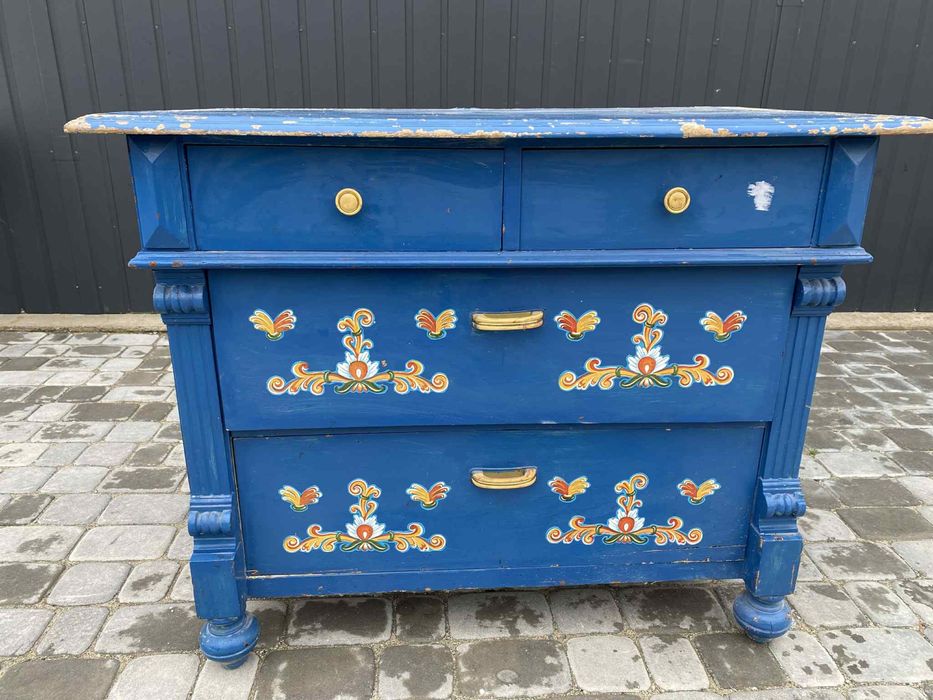 Bardzo stara drewniana komoda 4 szufladowa.