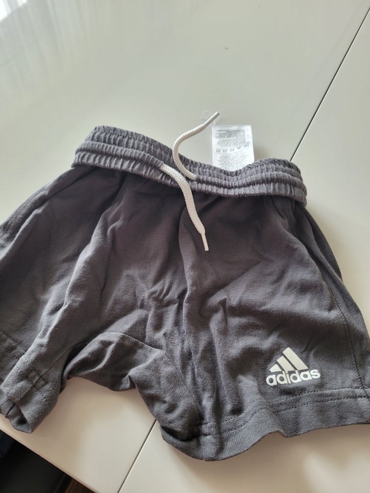 Spodenki Adidas r 68