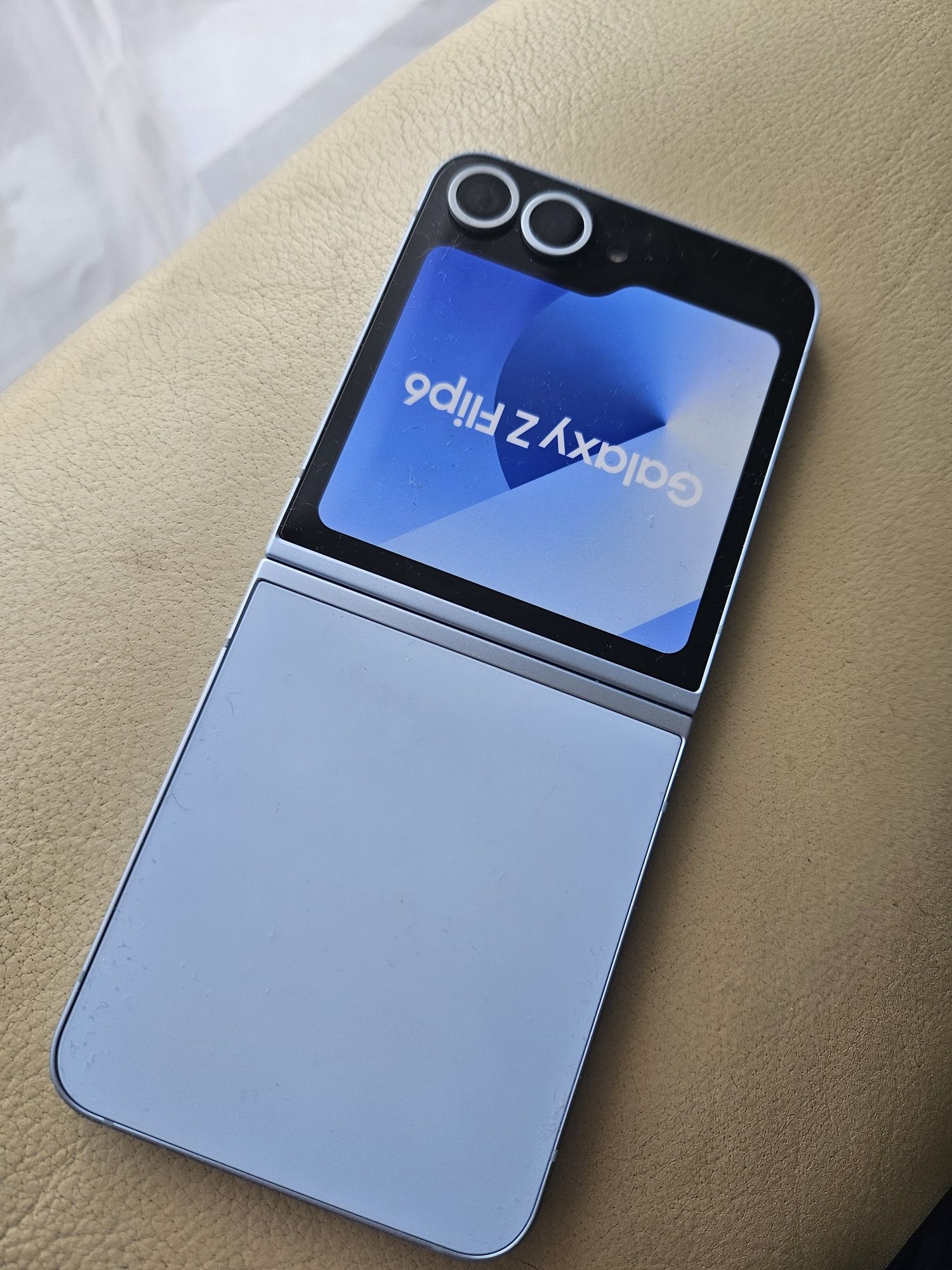 Atrapa telefonu Samsung Galaxy Flip 6