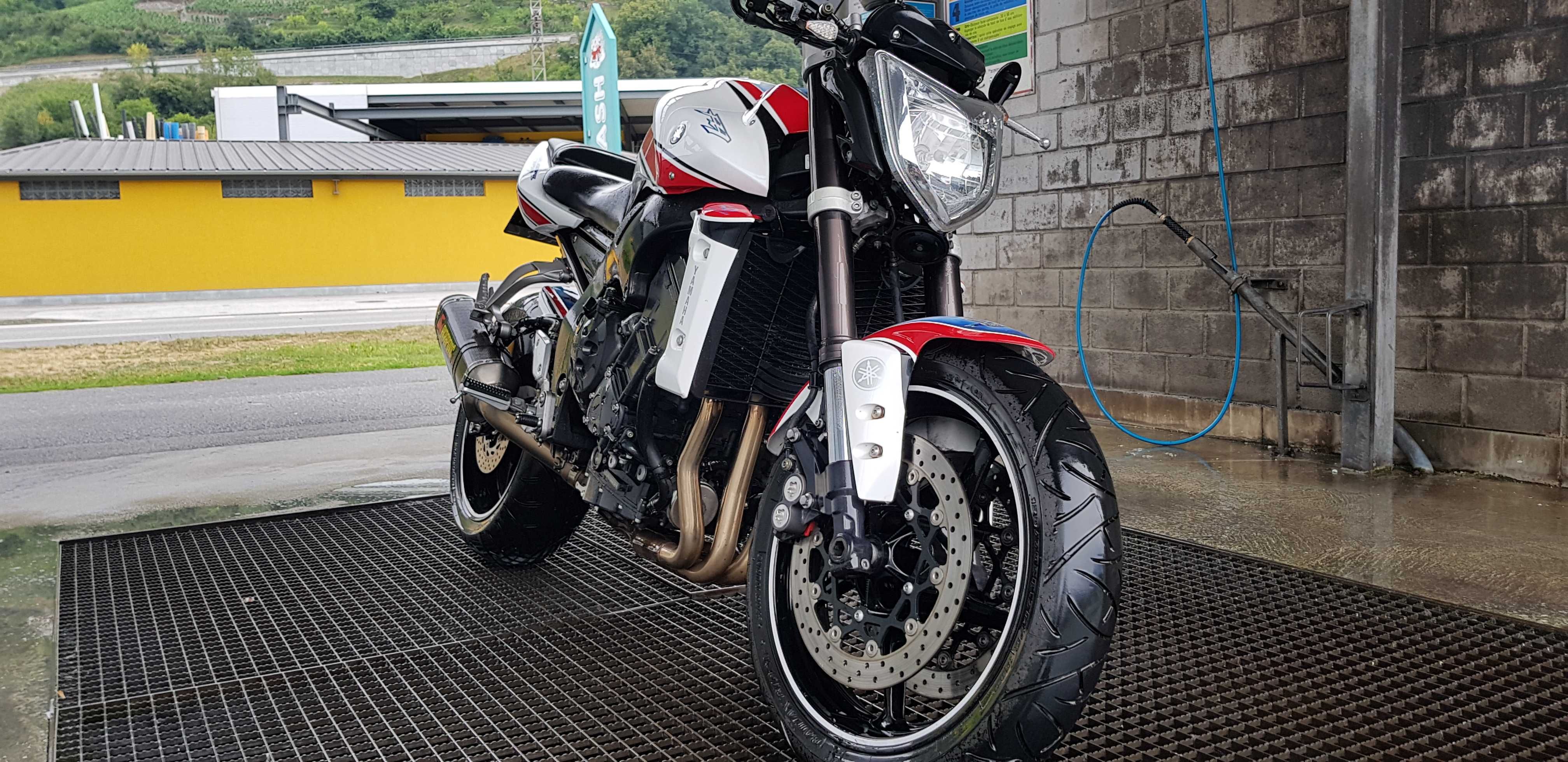 Yamaha fz1n como nova