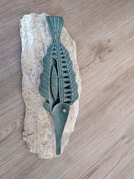 Escultura Peixe em Pedra e metal